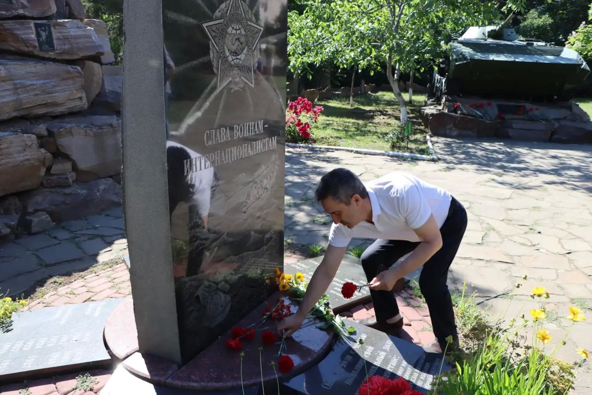 Глава Лутугинского округа встретился с ветеранами боевых действий в памятный день Глава Лутугинского округа встретился с ветеранами боевых действий в памятный день