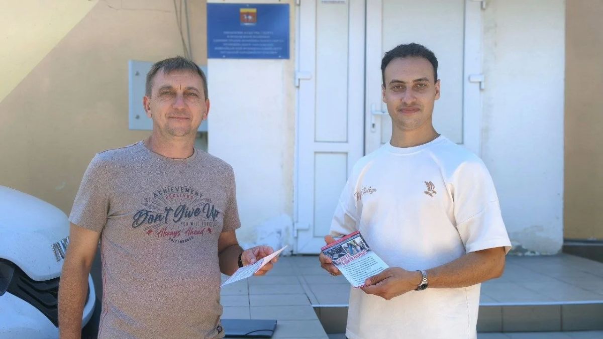 1 июня специалисты Новоайдарского районного дома культуры провёли акцию «Наш мир без терроризма» для жителей Новоайдара 1 июня специалисты Новоайдарского районного дома культуры провёли акцию «Наш мир без терроризма» для жителей Новоайдара