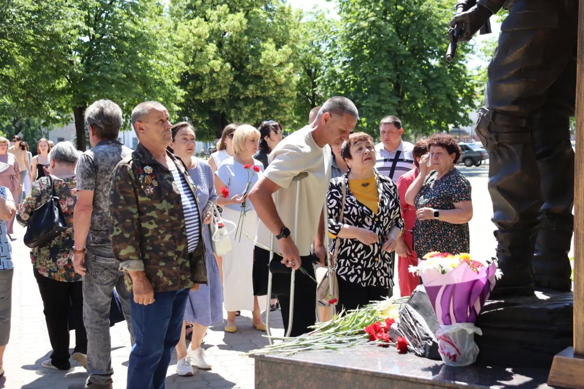 На мемориальном комплексе «Вечный огонь» прошло торжественное возложение цветов, приуроченное ко Дню ветеранов боевых действий На мемориальном комплексе «Вечный огонь» прошло торжественное возложение цветов, приуроченное ко Дню ветеранов боевых действий