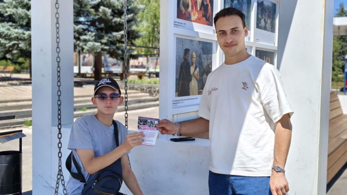 1 июня специалисты Новоайдарского районного дома культуры провёли акцию «Наш мир без терроризма» для жителей Новоайдара 1 июня специалисты Новоайдарского районного дома культуры провёли акцию «Наш мир без терроризма» для жителей Новоайдара