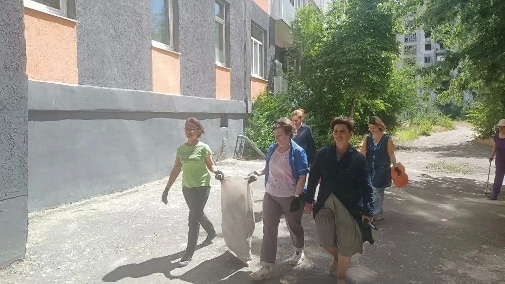 В Северодонецке состоялся общегородской субботник В Северодонецке состоялся общегородской субботник