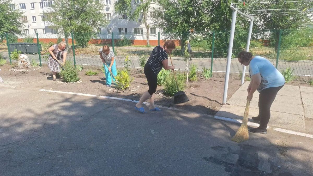В Северодонецке состоялся общегородской субботник В Северодонецке состоялся общегородской субботник