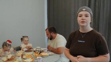 Вместе мы строим будущее страны: помогаем людям, изобретаем новые технологии, защищаем наши границы и интересы, работаем в полях и на предприятиях