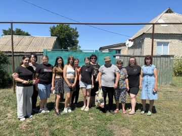 Сегодня, в День ветеранов боевых действий, на территории Великочерниговского отдела жизнеобеспечения в с. Червоный Жовтень, сотрудники отдела, СДК и библиотеки тепло поздравили ветерана Слабунова Валерия Артемовича