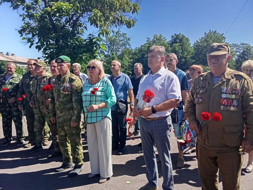 Роман Лысенко: Сегодня, в День ветеранов боевых действий, мы отдали дань глубокого уважения тем, кто с честью выполнил свой воинский долг Роман Лысенко: Сегодня, в День ветеранов боевых действий, мы отдали дань глубокого уважения тем, кто с честью выполнил свой воинский долг