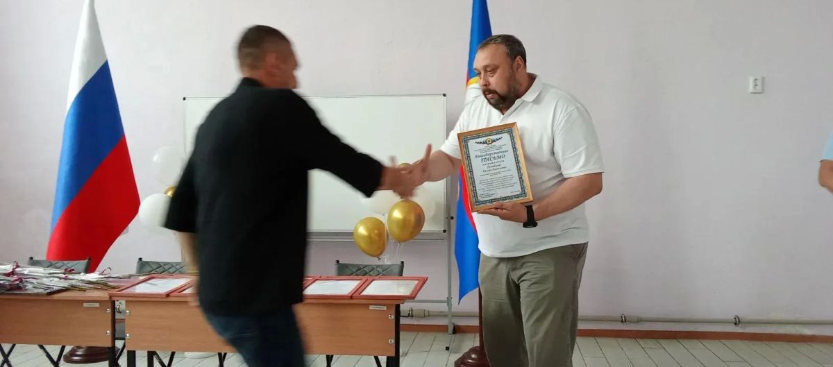 В честь освобождения города Лисичанска Глава городского округа Эдуард Сахненко вручил благодарственные письма В честь освобождения города Лисичанска Глава городского округа Эдуард Сахненко вручил благодарственные письма