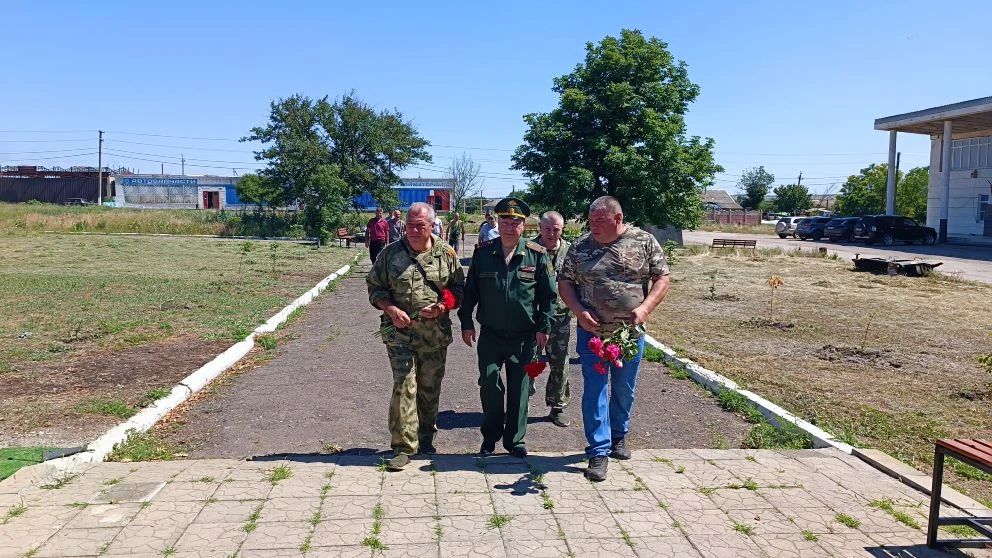 В День ветеранов боевых действий вместе с однополчанами из родного 206 полка отправились в село Дьяково, чтобы почтить память наших земляков, погибших в ходе специальной военной операции В День ветеранов боевых действий вместе с однополчанами из родного 206 полка отправились в село Дьяково, чтобы почтить память наших земляков, погибших в ходе специальной военной операции