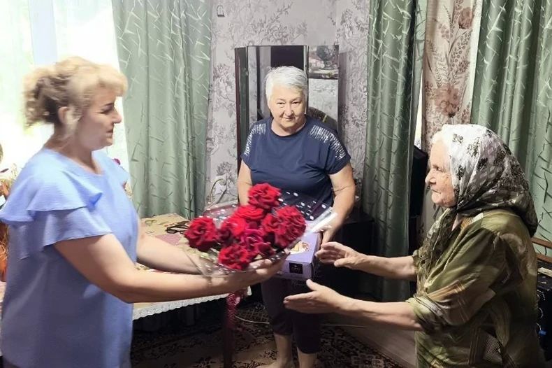 С 90-летием в Червонопартизанске поздравили активную долгожительницу Софию Гайко С 90-летием в Червонопартизанске поздравили активную долгожительницу Софию Гайко