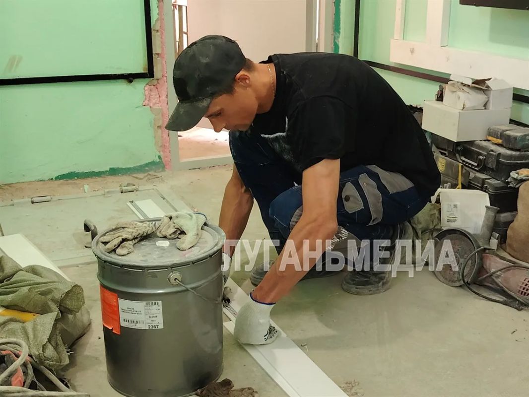 В Стаханове продолжаются работы по замене лифтового оборудования В Стаханове продолжаются работы по замене лифтового оборудования
