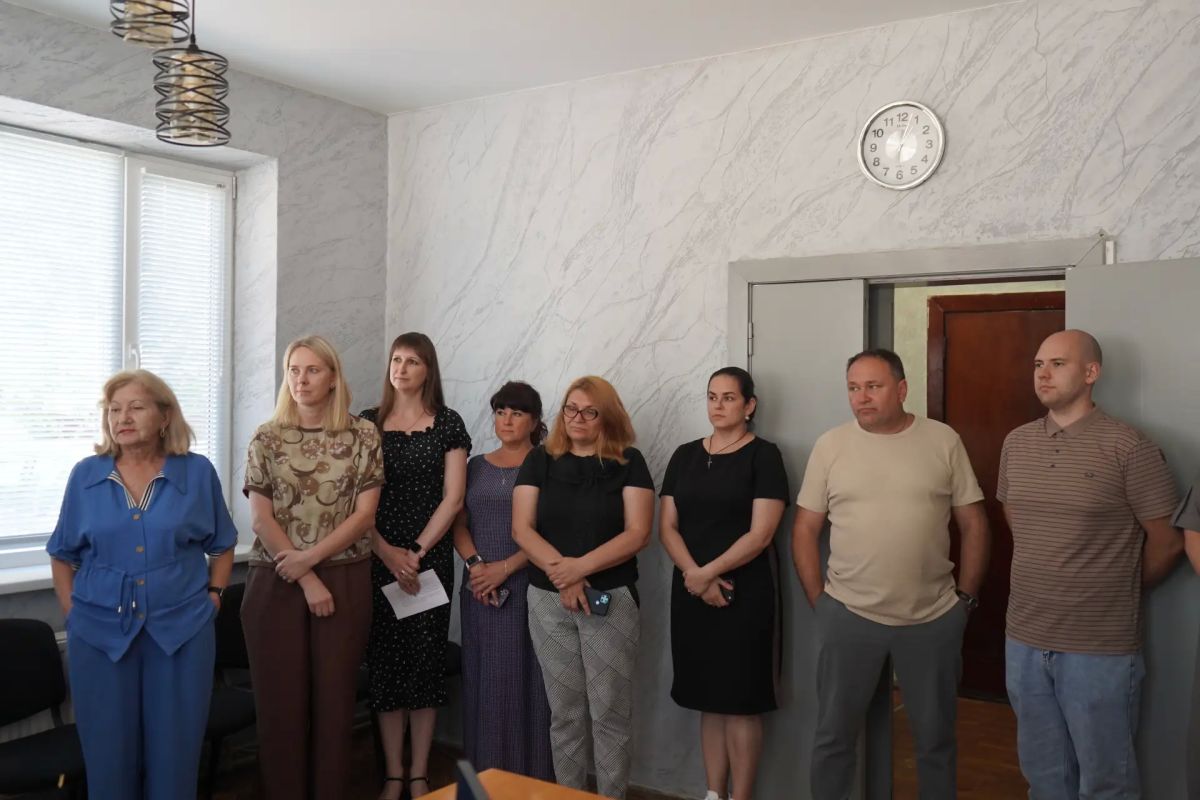 Игорь Ковальчук: Вместе с рабочими муниципального предприятия «Благоустройство» и депутатом Народного Совета ЛНР Иваном Санаевым поговорили о самых острых вопросах в сфере ЖКХ и о возможностях их решения Игорь Ковальчук: Вместе с рабочими муниципального предприятия «Благоустройство» и депутатом Народного Совета ЛНР Иваном Санаевым поговорили о самых острых вопросах в сфере ЖКХ и о возможностях их решения