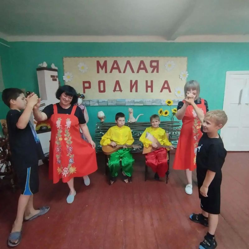 В рамках партийного проекта "Культура малой Родины" в филиале «Клуб пгт Вергулевка» прошел вечер воспоминаний «Мой отчий край ни в чем не повторим» В рамках партийного проекта "Культура малой Родины" в филиале «Клуб пгт Вергулевка» прошел вечер воспоминаний «Мой отчий край ни в чем не повторим»