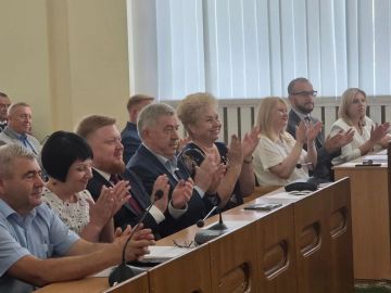 Ольга Бас: Начала региональную неделю с внеочередного заседания Народного Совета ЛНР, на котором представители законодательной и исполнительной власти, военнослужащие и журналисты заслушали отчет Главы ЛНР о результатах...
