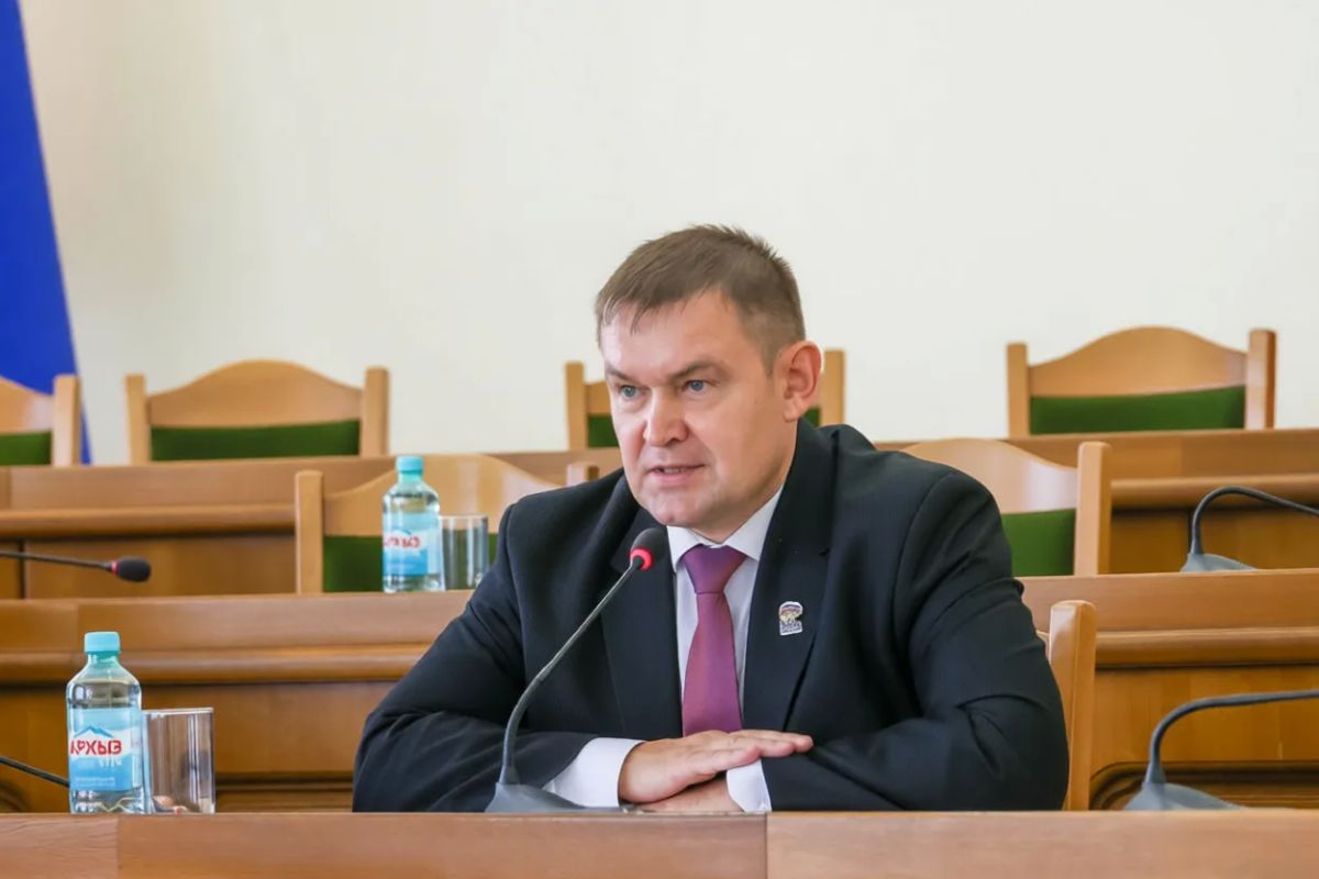 Леонид Пасечник представил отчет Народному Совету ЛНР Леонид Пасечник представил отчет Народному Совету ЛНР
