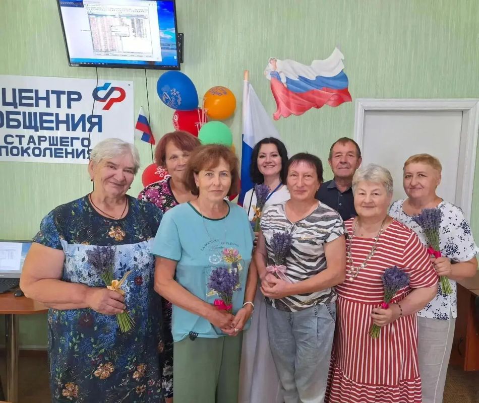 День именинника прошел в Меловском центре общения Соцфонда России День именинника прошел в Меловском центре общения Соцфонда России