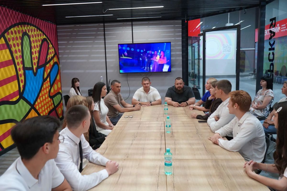Депутаты от «Единой России» держат на контроле благоустройство социально значимых объектов в Свердловске Депутаты от «Единой России» держат на контроле благоустройство социально значимых объектов в Свердловске