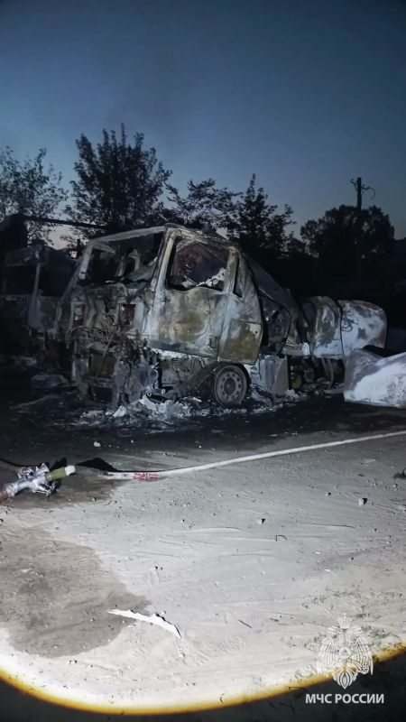 Спасатели потушили пожар в Алчевске, возникший после атаки вражеских БПЛА Спасатели потушили пожар в Алчевске, возникший после атаки вражеских БПЛА