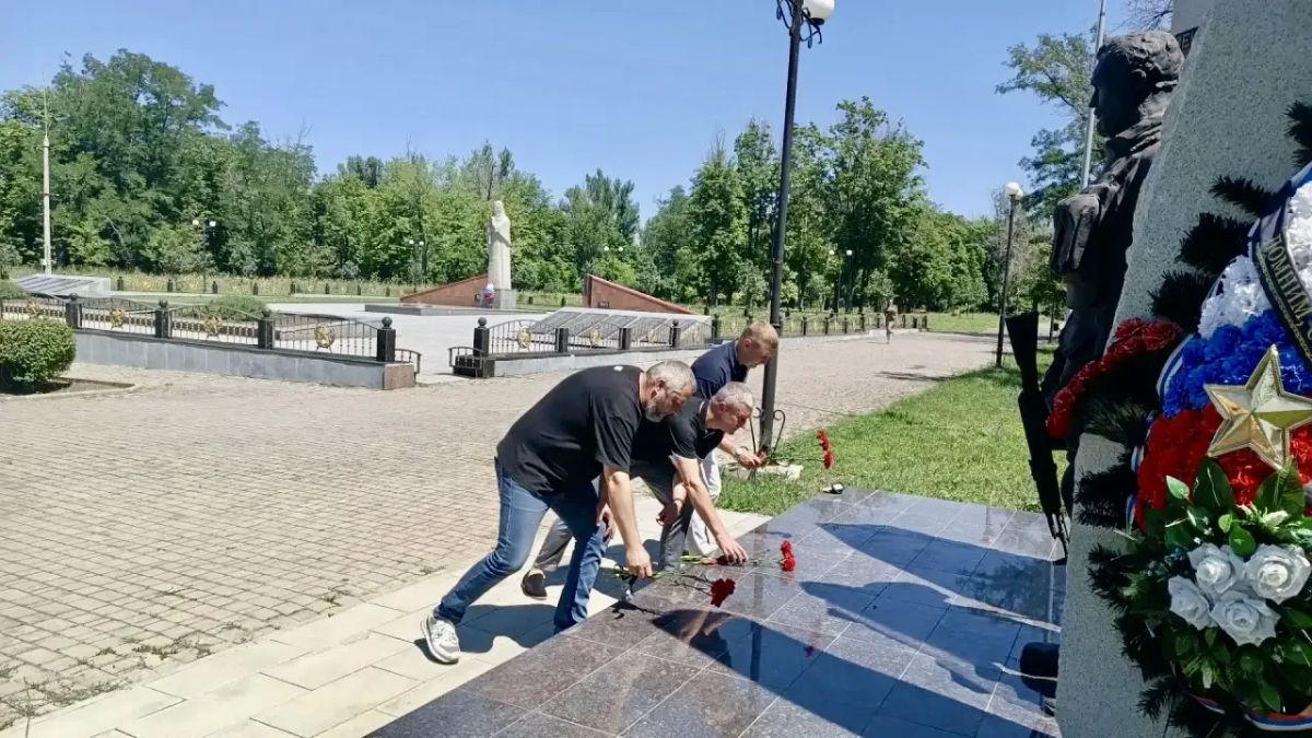 Память, честь и благодарность: депутаты ЛДПР почтили ветеранов боевых действий в Свердловске Память, честь и благодарность: депутаты ЛДПР почтили ветеранов боевых действий в Свердловске