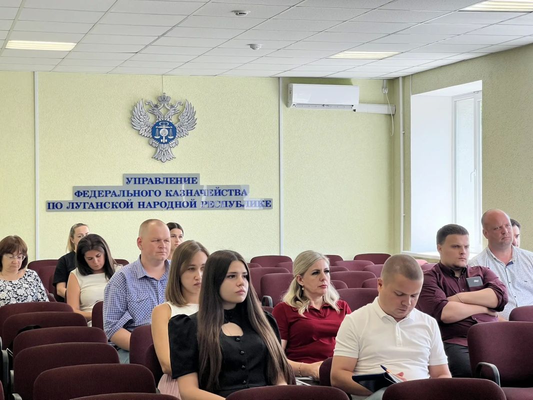 Сотрудники УФК по Луганской Народной Республике прошли инструктаж по гражданской обороне Сотрудники УФК по Луганской Народной Республике прошли инструктаж по гражданской обороне