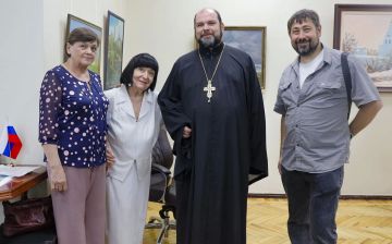 В Луганской художественной галерее открылась выставка «Православные храмы России»