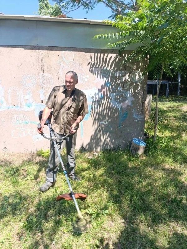 В Красном Луче ежедневно устраняют аварии на водопроводных сетях В Красном Луче ежедневно устраняют аварии на водопроводных сетях