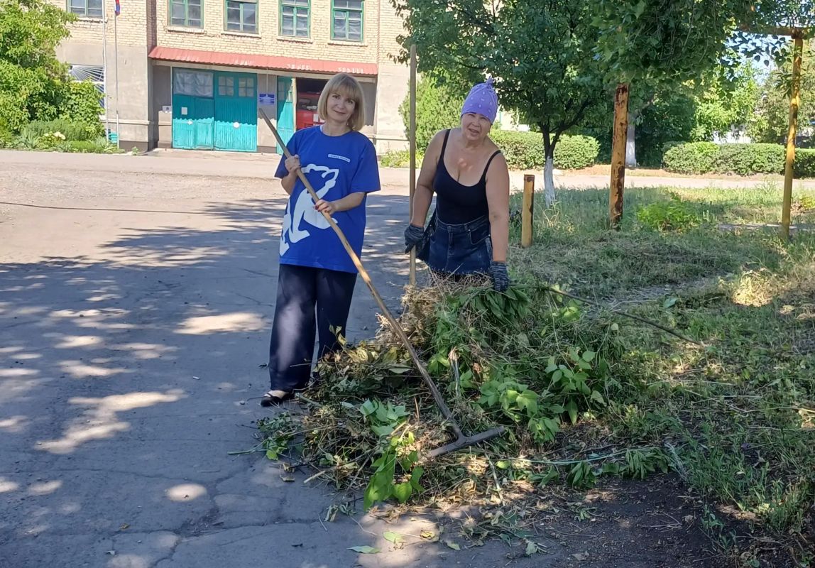 В пгт Дубовский прошёл субботник, организованный в рамках партийного проекта «Добрые дела» В пгт Дубовский прошёл субботник, организованный в рамках партийного проекта «Добрые дела»
