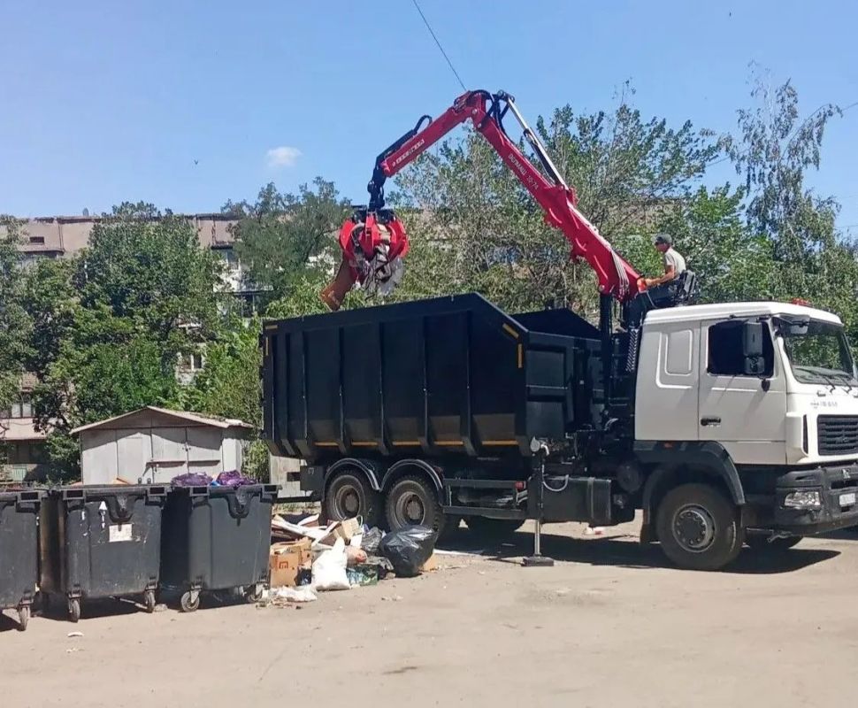 Коммунальными службами проведены работы на территории города Коммунальными службами проведены работы на территории города