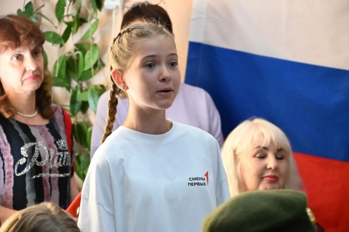 В тёплой, душевной атмосфере собравшиеся вспоминали события тех лет, говорили о мужестве и стойкости тех, кто с оружием в руках защищал Родину в разных «горячих точках» – Афганистане, на Северном Кавказе, в Сирии и, конечно... В тёплой, душевной атмосфере собравшиеся вспоминали события тех лет, говорили о мужестве и стойкости тех, кто с оружием в руках защищал Родину в разных «горячих точках» – Афганистане, на Северном Кавказе, в Сирии и, конечно...