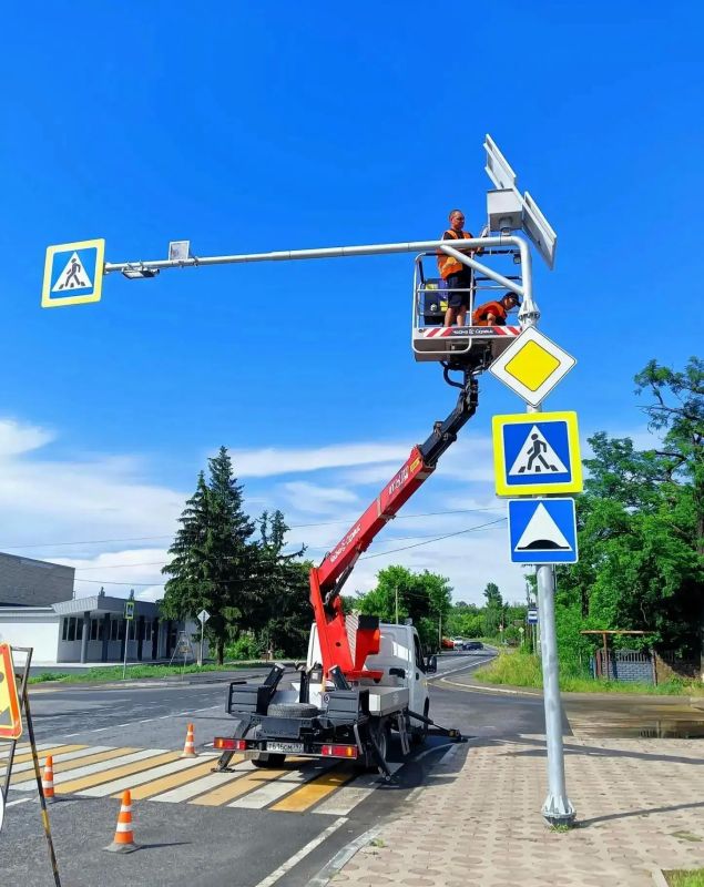 В ЛНР обновляют километры дорог В ЛНР обновляют километры дорог
