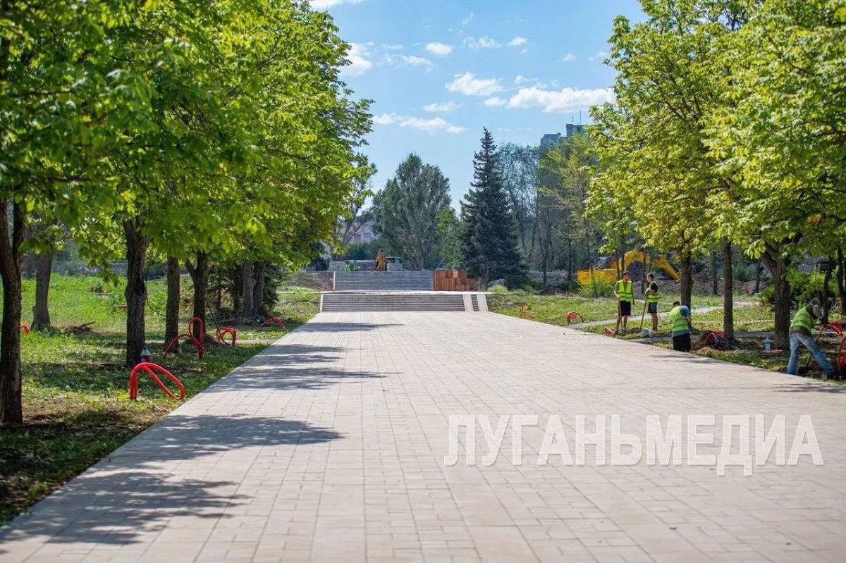 Восстановленный обелиск Победы открыли в Алчевске Восстановленный обелиск Победы открыли в Алчевске
