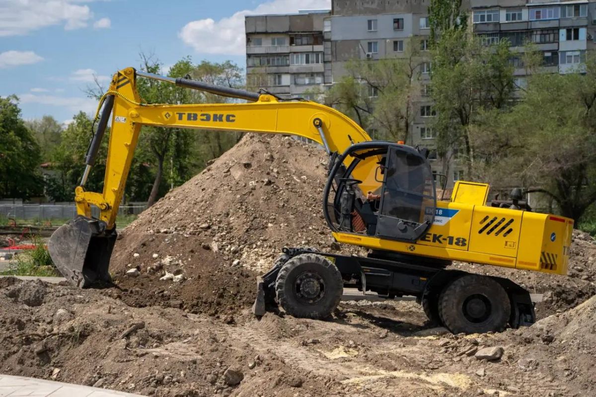 Открытие планируется ко Дню города Фонтан, ручей, озеро и осьминог на одной из детских площадок появятся в луганском парке «Дружба». Об этом ЛИЦ сообщил директор компании-подрядчика «Нобл групп» Камал Мугадов Открытие планируется ко Дню города Фонтан, ручей, озеро и осьминог на одной из детских площадок появятся в луганском парке «Дружба». Об этом ЛИЦ сообщил директор компании-подрядчика «Нобл групп» Камал Мугадов