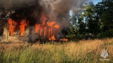 Спасатели МЧС России ликвидировали пожар в Сватовском муниципальном округе