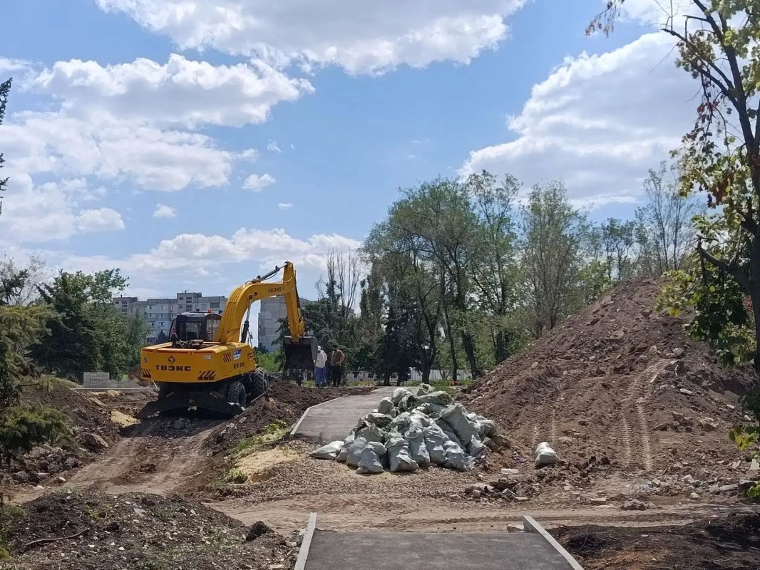 После ряда публикаций в социальных сетях Администрация Луганска передала в МВД ЛНР информацию о вандализме в восстанавливаемом парке «Дружба» После ряда публикаций в социальных сетях Администрация Луганска передала в МВД ЛНР информацию о вандализме в восстанавливаемом парке «Дружба»