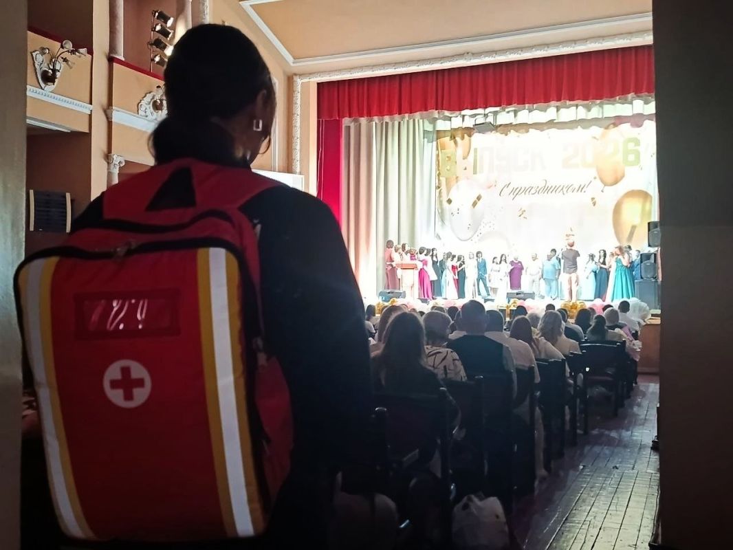 Добровольцы ССО «Молодогвардеец» ЛугРО ВСКС, студенты Краснодонского факультета инженерии и менеджмента (филиал) ЛГУ им. В. Даля, совместно с сотрудниками Отдела Министерства внутренних дел Российской Федерации... Добровольцы ССО «Молодогвардеец» ЛугРО ВСКС, студенты Краснодонского факультета инженерии и менеджмента (филиал) ЛГУ им. В. Даля, совместно с сотрудниками Отдела Министерства внутренних дел Российской Федерации...