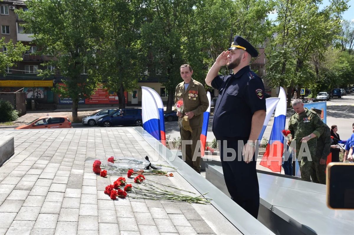 В Алчевске после окончания ремонтно-восстановительных работ открыли обновленный обелиск Победы на площади 25-летия Победы В Алчевске после окончания ремонтно-восстановительных работ открыли обновленный обелиск Победы на площади 25-летия Победы