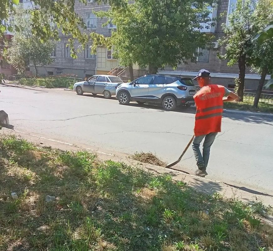 Коммунальными службами проведены работы на территории города Коммунальными службами проведены работы на территории города