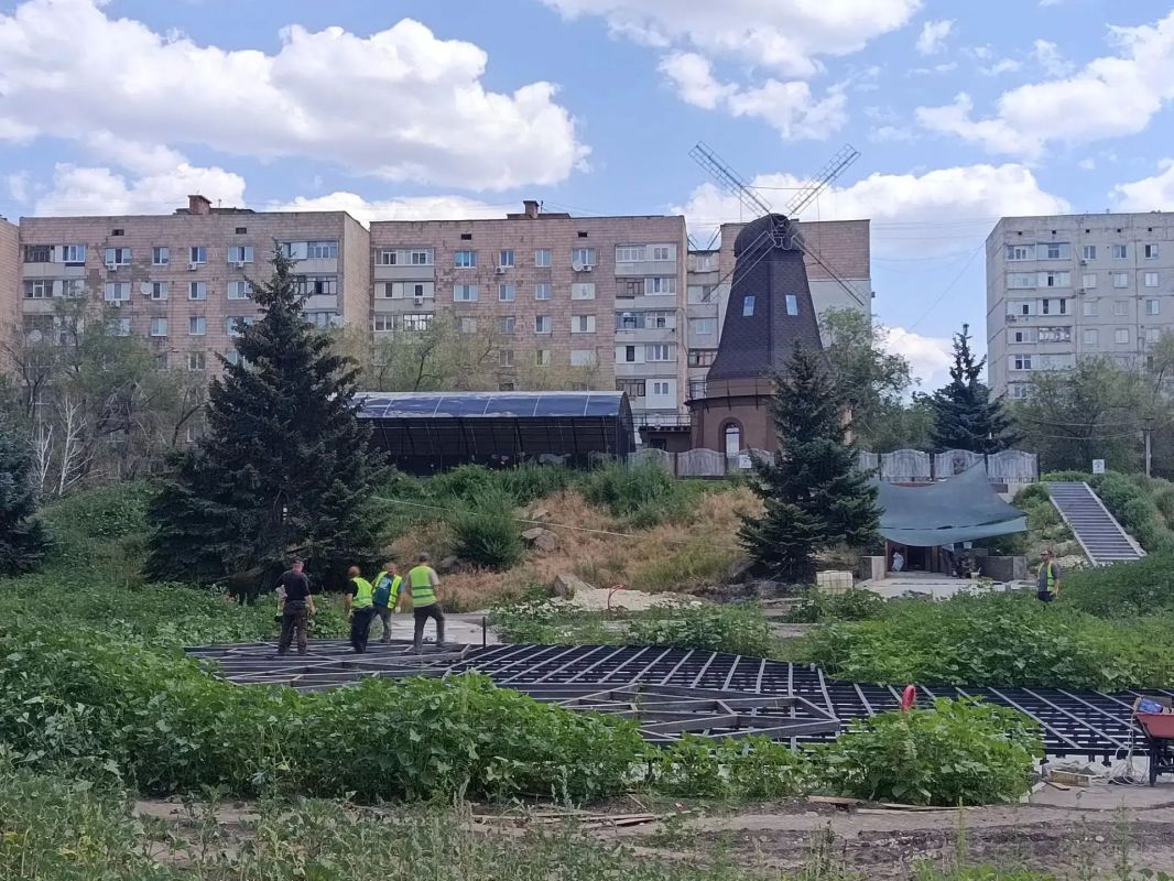 После ряда публикаций в социальных сетях Администрация Луганска передала в МВД ЛНР информацию о вандализме в восстанавливаемом парке «Дружба» После ряда публикаций в социальных сетях Администрация Луганска передала в МВД ЛНР информацию о вандализме в восстанавливаемом парке «Дружба»