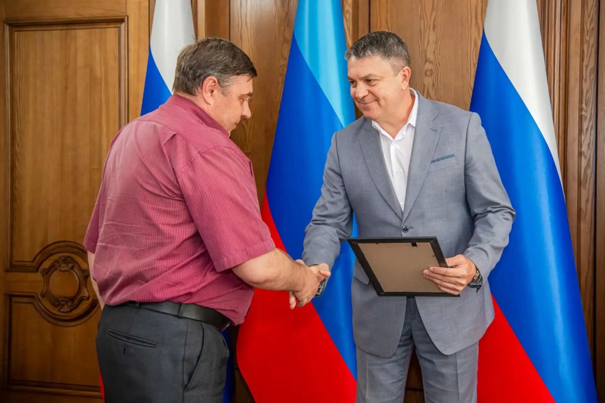 Леонид Пасечник вручил награды лауреату и участникам Всероссийской премии «Служение» Леонид Пасечник вручил награды лауреату и участникам Всероссийской премии «Служение»
