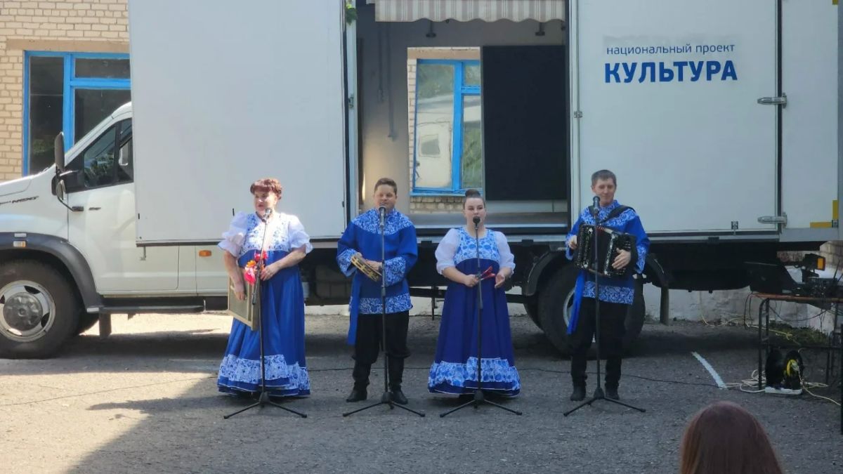 В селе Ореховка прошел концерт «С песней по жизни» В селе Ореховка прошел концерт «С песней по жизни»