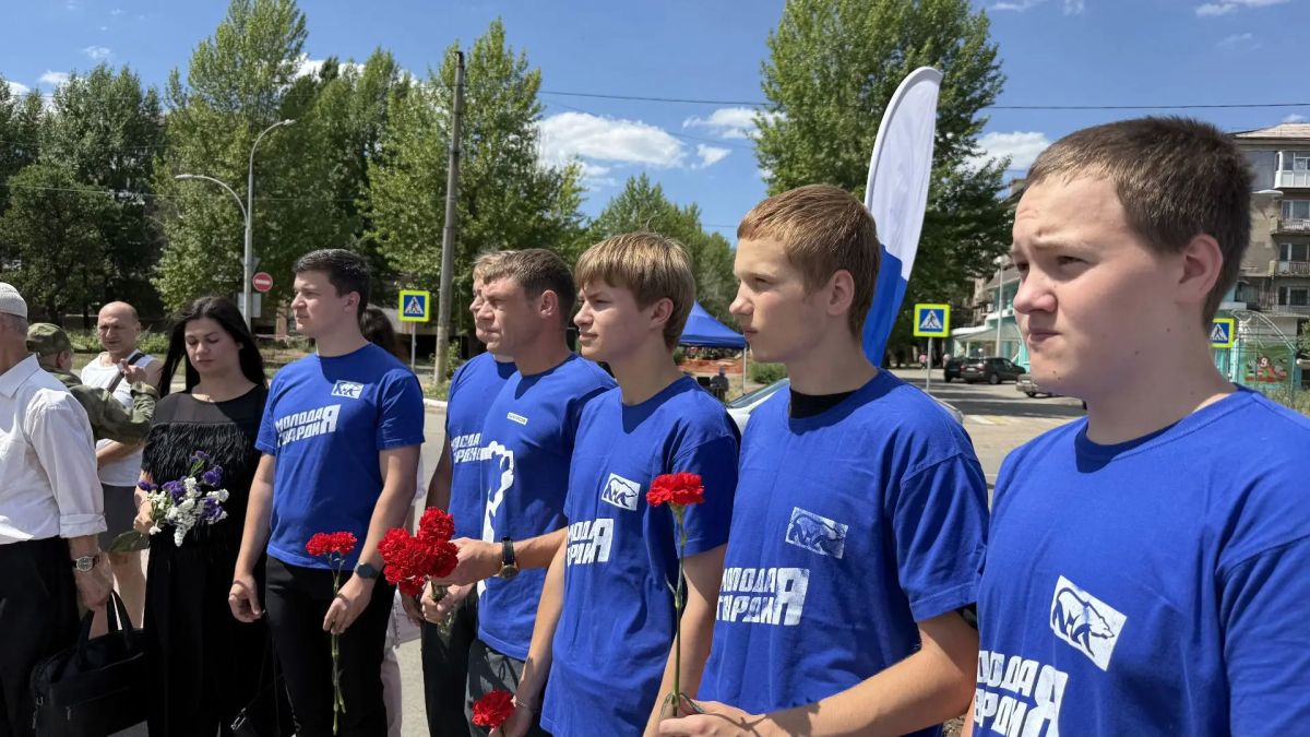 В Алчевске после реконструкции открыли Обелиск Победы В Алчевске после реконструкции открыли Обелиск Победы