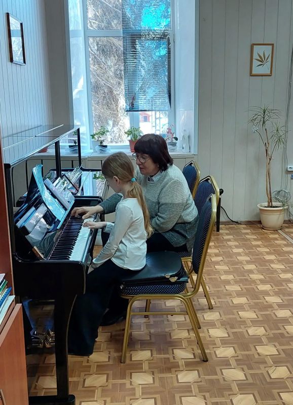 Музыка и живопись без границ: партнёрство музыкального колледжа имени Танеева и Детской школы искусств Первомайска Музыка и живопись без границ: партнёрство музыкального колледжа имени Танеева и Детской школы искусств Первомайска