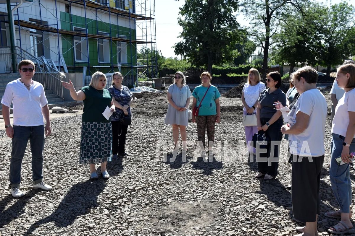 В Красном Луче продолжается ремонт седьмой школы В Красном Луче продолжается ремонт седьмой школы