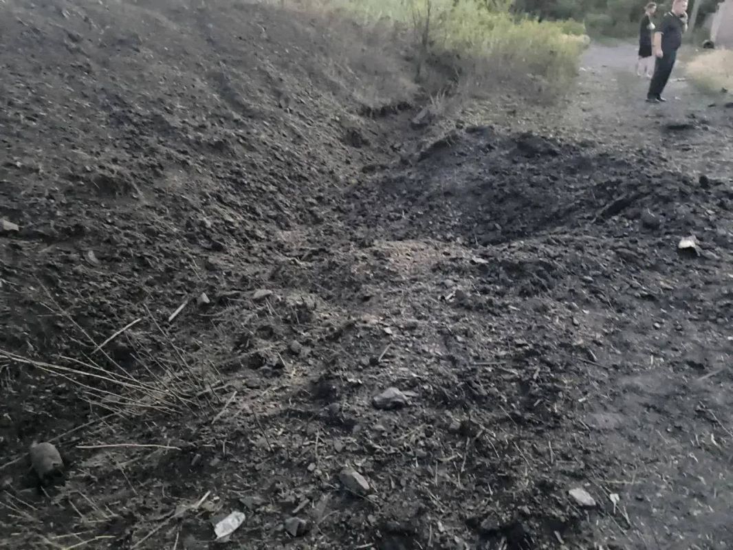Леонид Пасечник: Вчера вечером украинские неонацисты нанесли ракетный удар по частному сектору в Свердловске Леонид Пасечник: Вчера вечером украинские неонацисты нанесли ракетный удар по частному сектору в Свердловске
