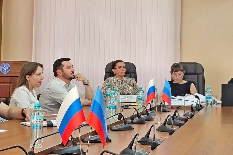 Избирательная комиссия ЛНР провела совещание с представителями региональных отделений политических партий по вопросам подготовки и проведения выборов депутатов Государственной Думы Федерального Собрания Российской Федерации...