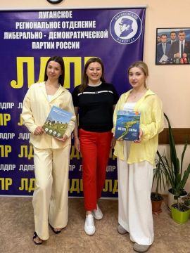 Галина Дуброва: Дорогие друзья!. Встретилась с двумя замечательными, творческими девушками – Екатериной и Дарьей
