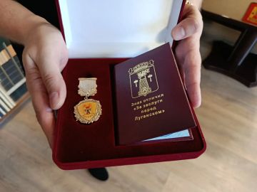 Руководители государственной телерадиокомпании награждены знаком «За заслуги перед Луганском»