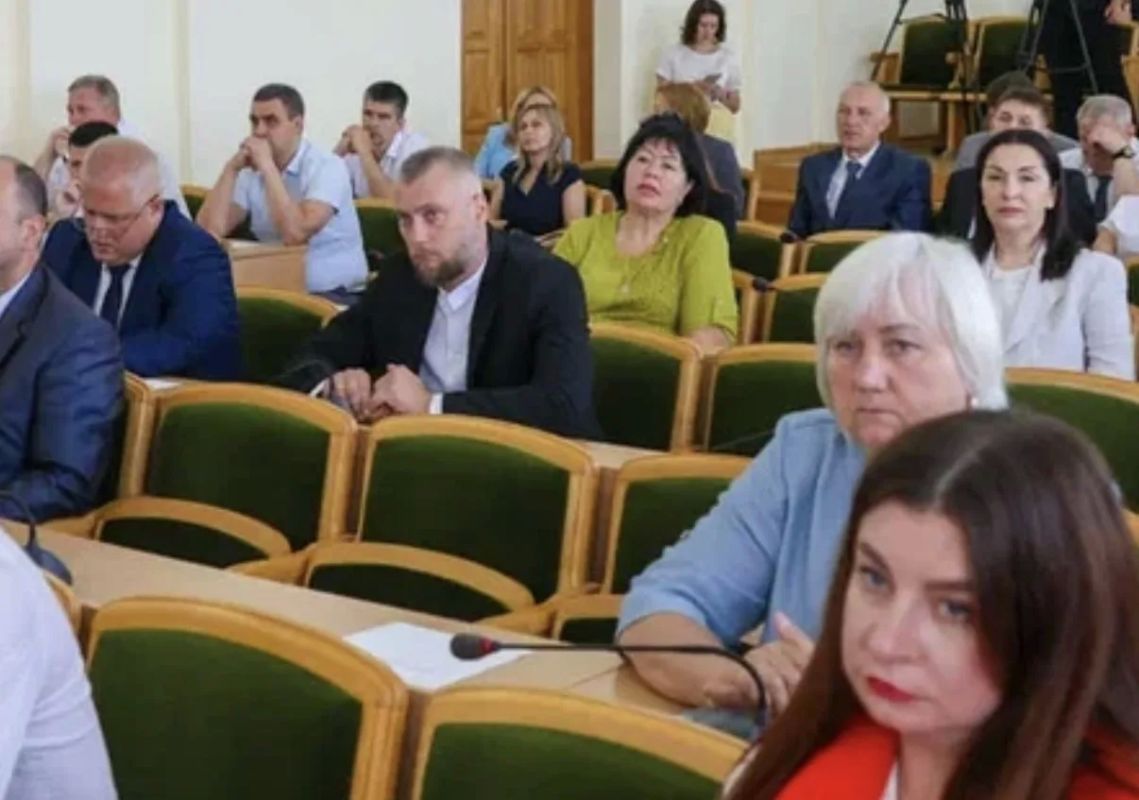 Максим Величко: Принял участие в очередном пленарном заседании Народного Совета Луганской Народной Республики, в ходе которого Глава ЛНР Леонид Пасечник представил отчет о результатах деятельности Правительства Республики за... Максим Величко: Принял участие в очередном пленарном заседании Народного Совета Луганской Народной Республики, в ходе которого Глава ЛНР Леонид Пасечник представил отчет о результатах деятельности Правительства Республики за...