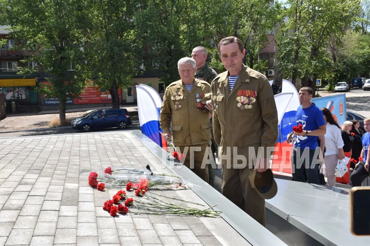 В Алчевске после окончания ремонтно-восстановительных работ открыли обновленный обелиск Победы на площади 25-летия Победы В Алчевске после окончания ремонтно-восстановительных работ открыли обновленный обелиск Победы на площади 25-летия Победы