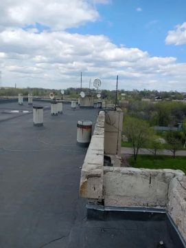 В рамках плодотворного сотрудничества Администрации городского округа муниципальное образование городской округ город Кировск Луганской Народной Республики и региона-шефа Иркутской области в Кировске ЛНР продолжается ремонт...