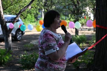 В Анненке зазвенел детский смех: новая площадка открыла сезон счастья