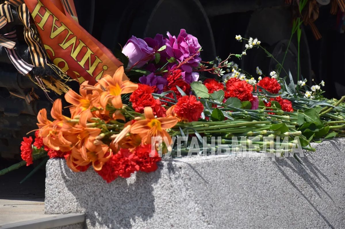 В Хрящеватом возложили цветы к памятнику танкистам